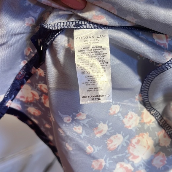 Morgan Lane x fabfitfan Navy Floral Satin Robe size Small/Medium - Picture 7 of 9